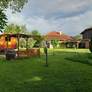 https://au-pichet.midi-pyreneeshotels.com
